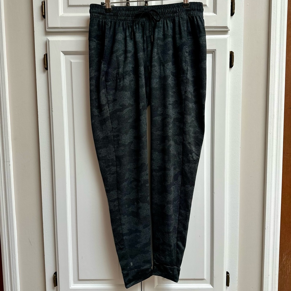 NOBULL Men’s Gray Camo Joggers Size Small